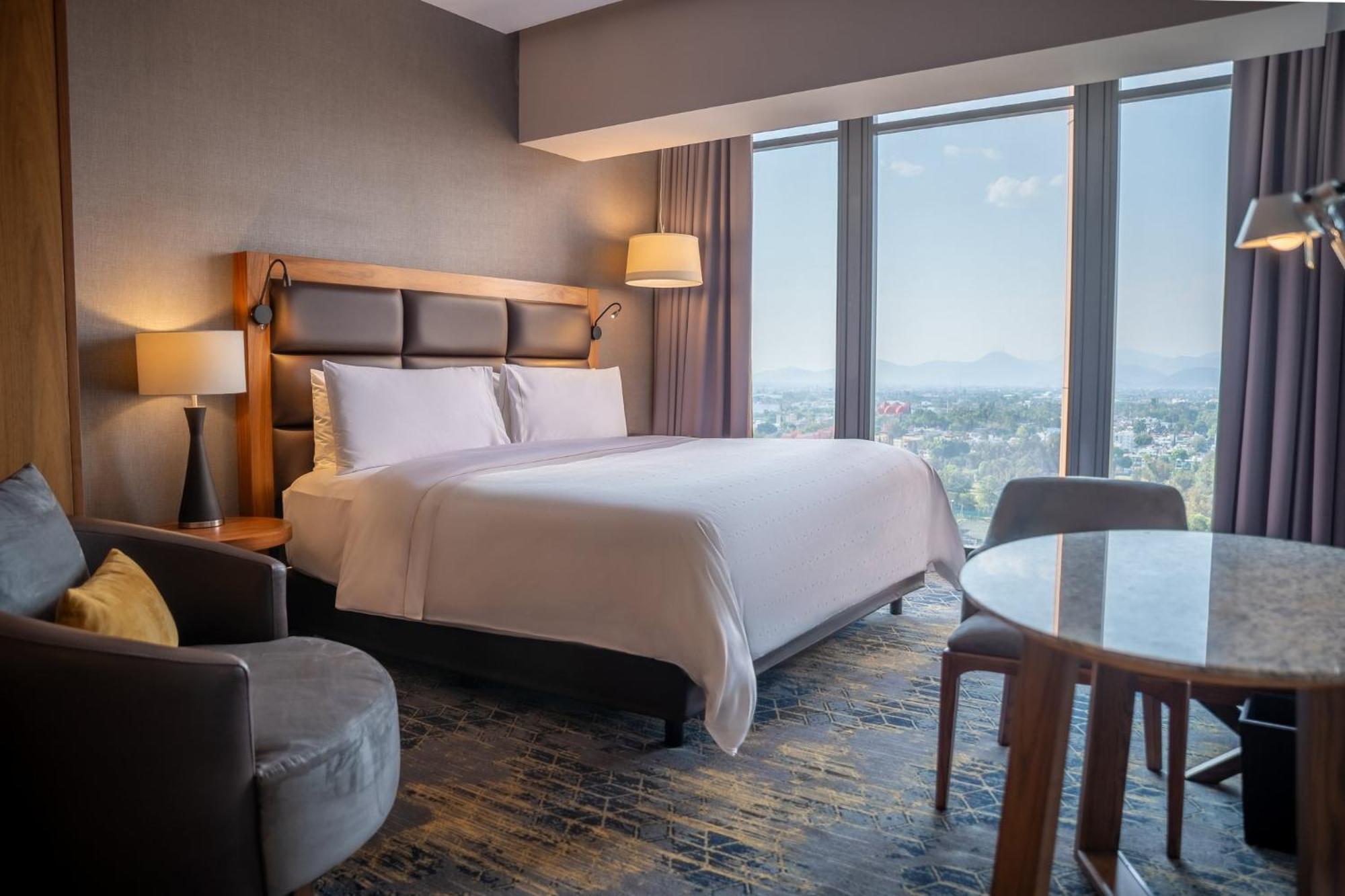 Fiesta Americana Viaducto Aeropuerto Mexico City Luaran gambar A guest room at the hotel